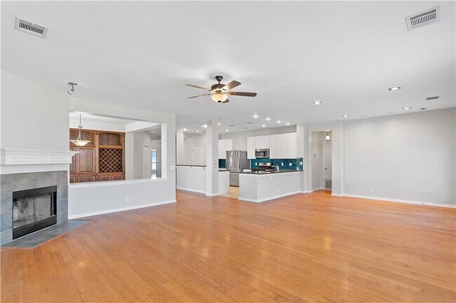 Foto del edificio - 4036 Barlow Dr
