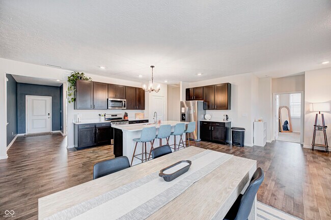 Foto del edificio - 2214 Warbler St