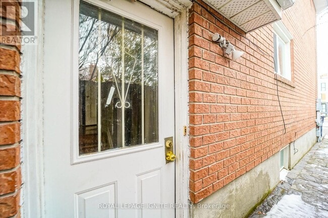 Building Photo - 165 Clonmore Dr