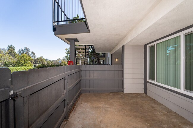 Building Photo - 1145 Meadow Lake Dr