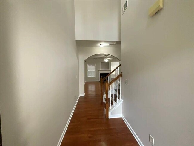 Building Photo - 2882 Cross Creek Dr