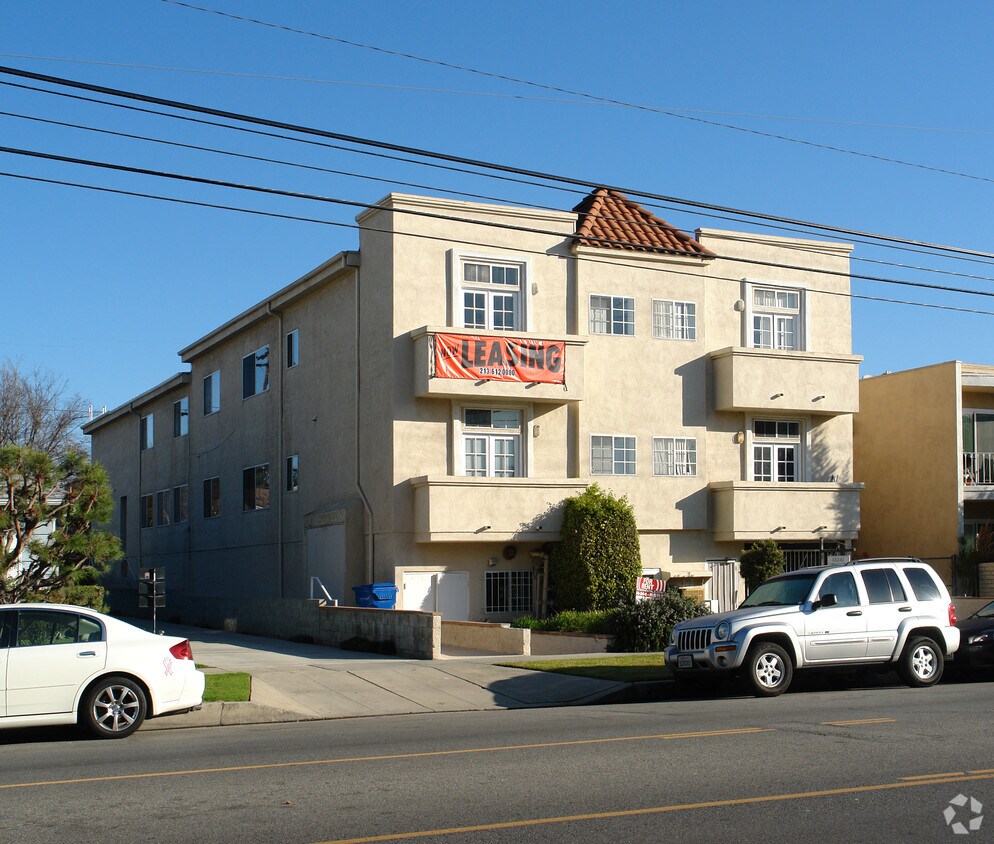 Building Photo - 12241 Moorpark St