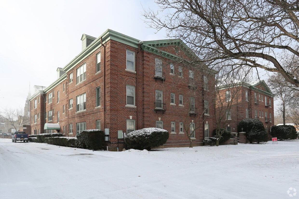 Foto principal - 1011 University Ave