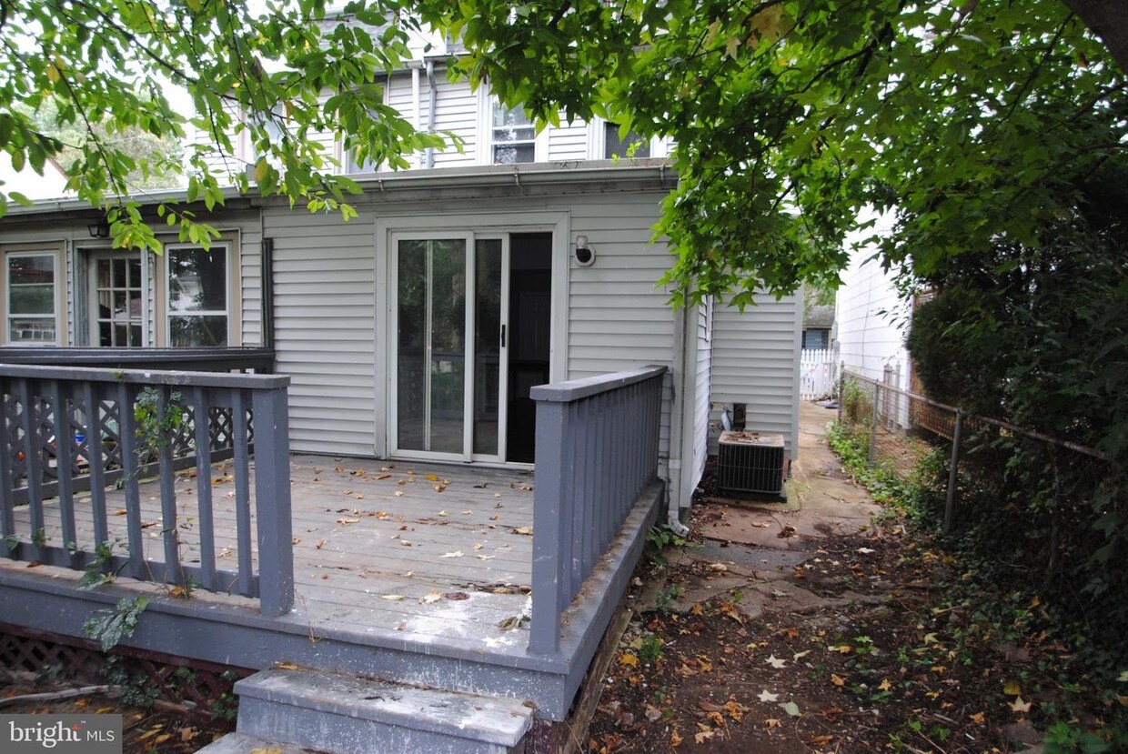 Primary Photo - 216 W Pearl St