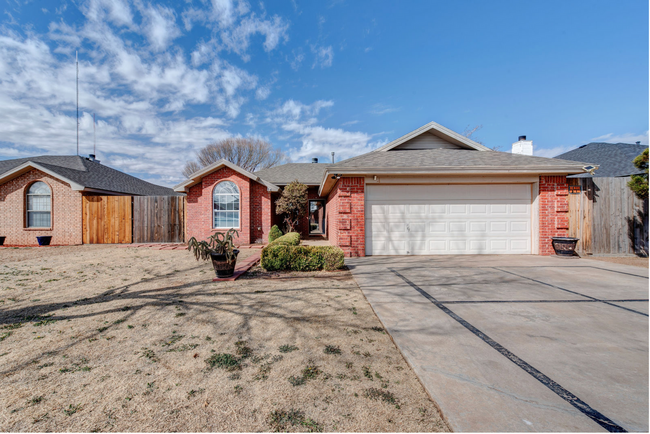 Building Photo - Stunning 3 bedroom 2 bathroom home in Sout...