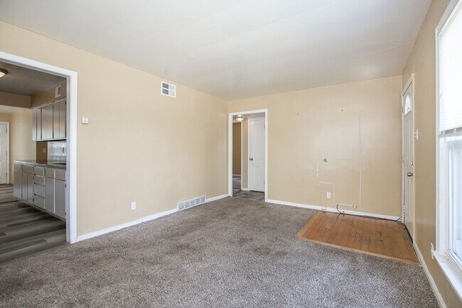 Foto del edificio - 3 Bedroom/1 bath Single House!!