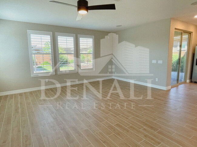 Building Photo - 13648 N 144th Dr
