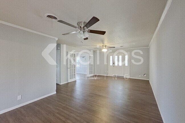 Building Photo - 2415 6th Ave