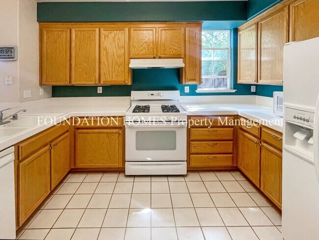 Foto del edificio - Great Layout, Newer Hamilton Condo - A/C - FOUNDATION -