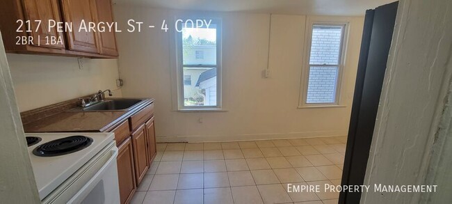 Building Photo - 217 Pen Argyl St