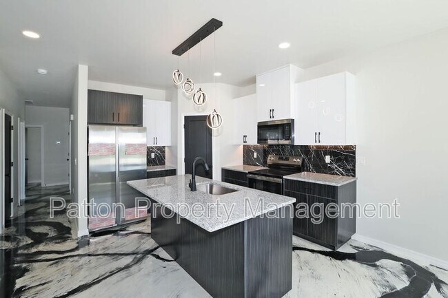 Building Photo - 8889 Redbud Rd