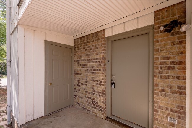 Foto del edificio - 1329 Windsor St