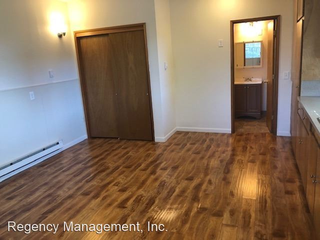 Building Photo - Studio, 1 bath Apartment - 470 SE 12th Ave.