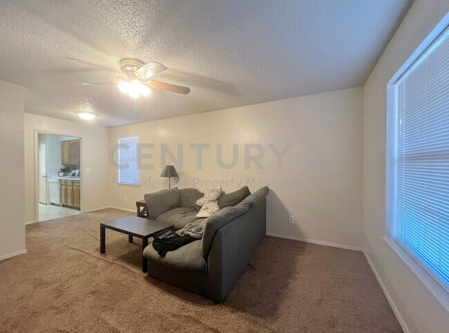 Foto del edificio - Adorable 2/2 Duplex in Weatherford For Rent!