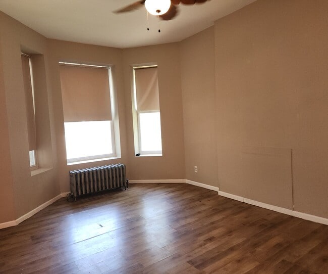 Building Photo - 3921 W Grenshaw