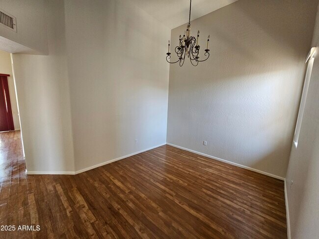 Foto del edificio - 1747 E Northern Ave