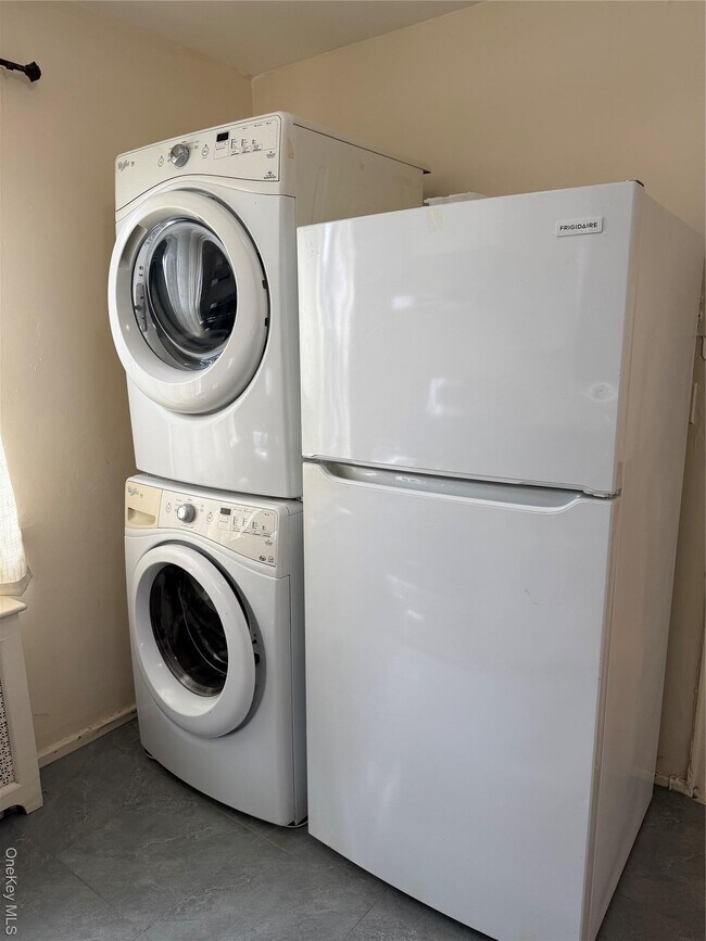 Foto del edificio - 254-07 75th Ave