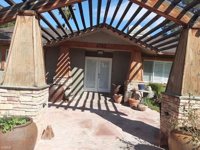 Building Photo - 5 br, 3 bath House - 6762 Palmyra Ave