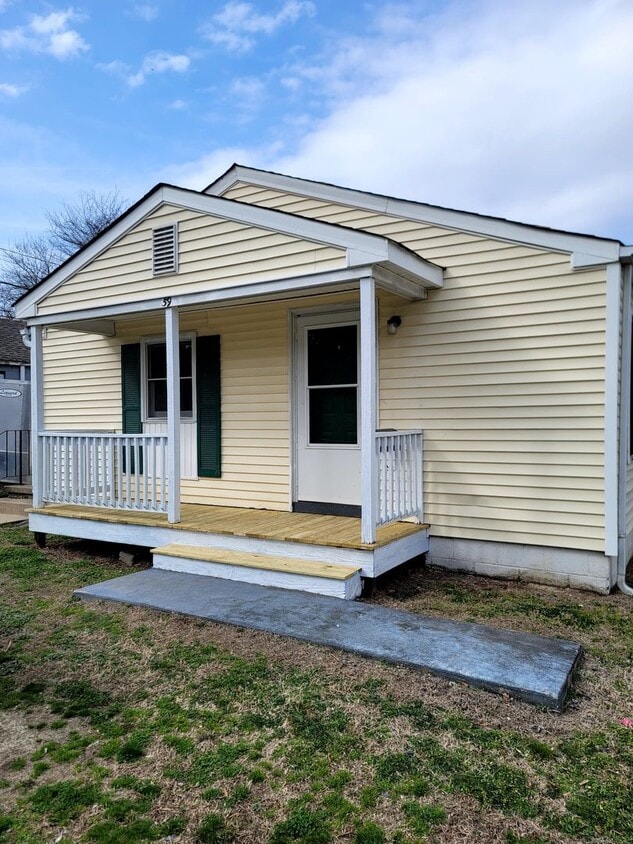 Primary Photo - 3 bedroom home on cul-de-sac