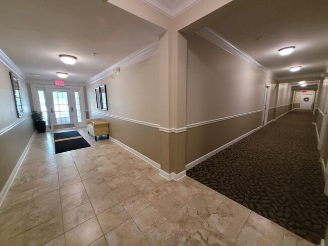 Building Photo - 2 Bed / 2 Bath Condo Unit with Amazing Ame...