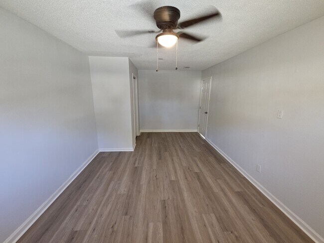 Foto del edificio - 307 Hildred Ave