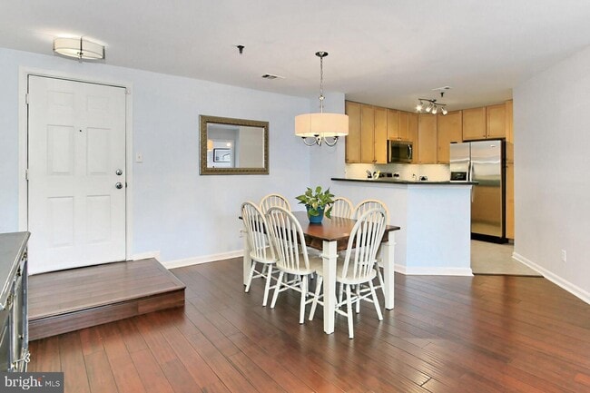 Foto del edificio - 1100 Quaker Hill Dr