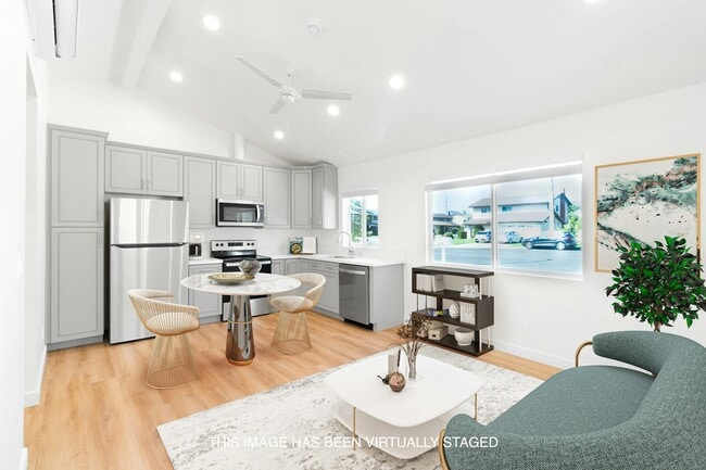 Foto del edificio - 8326 Beckford Ave