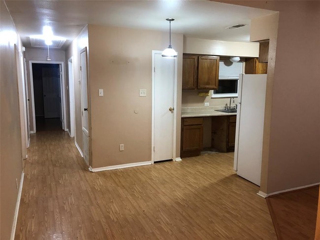 Building Photo - 2213 Mykawa Rd