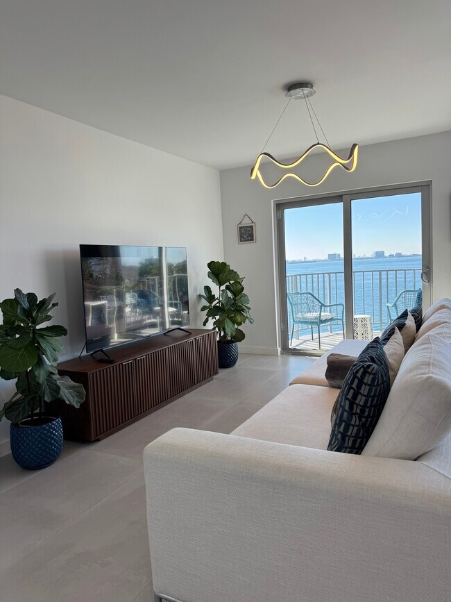 Foto del edificio - 11930 N Bayshore Dr