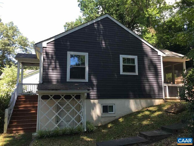 Foto del edificio - 718 McIntire Rd