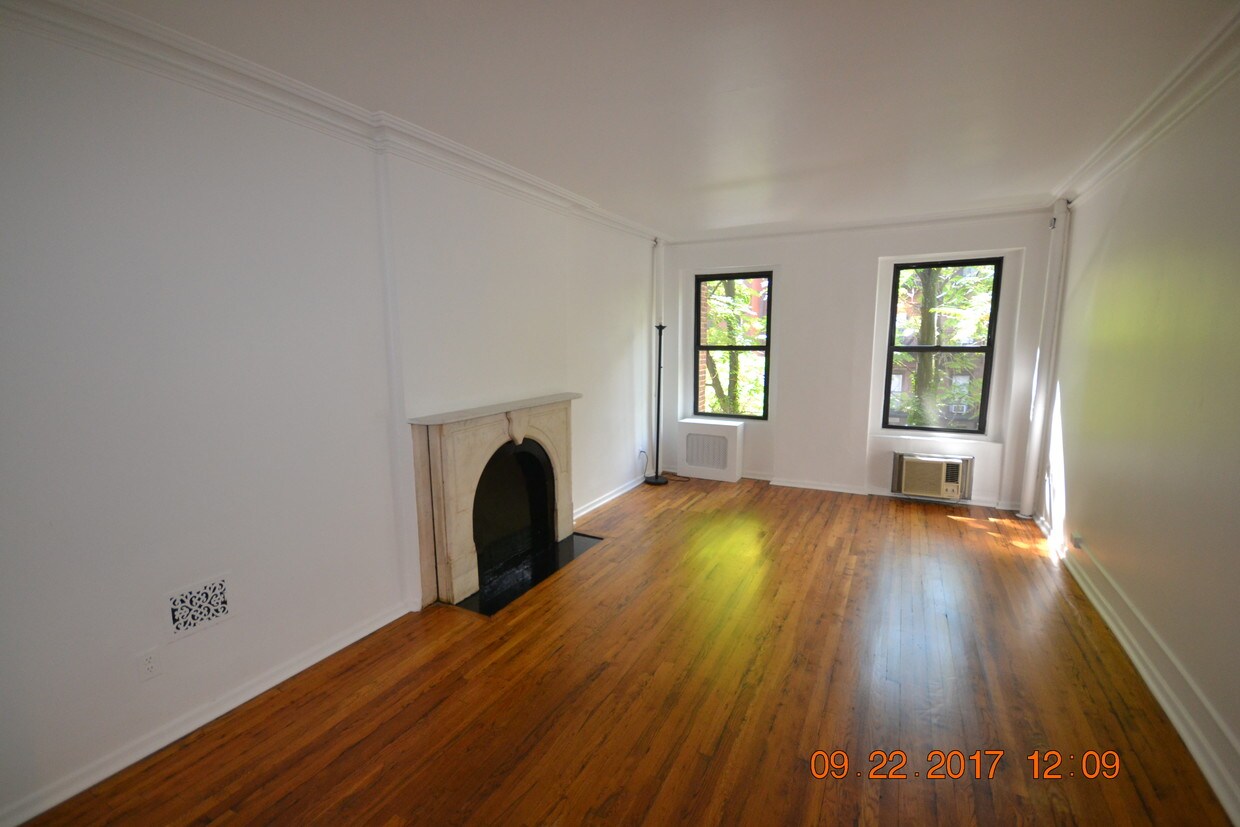 Primary Photo - 242 E 60th St