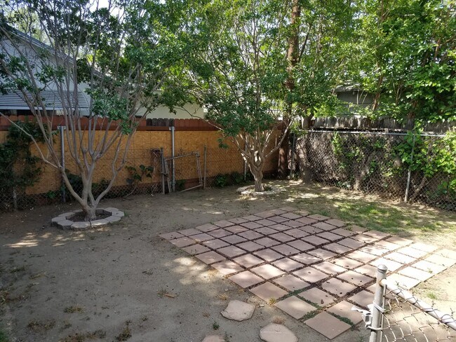 Foto del edificio - 418 E Colorado Blvd