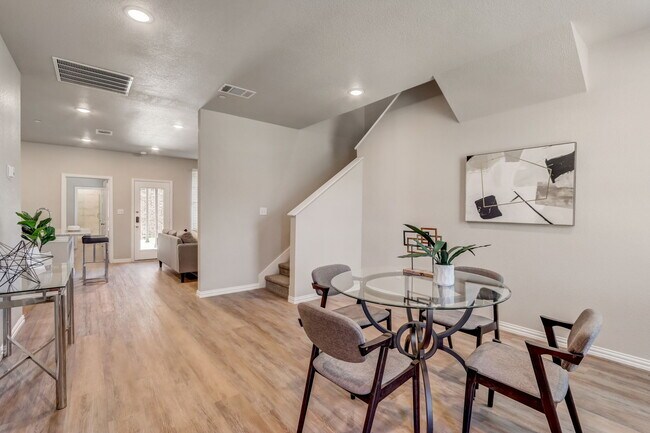 Foto del edificio - Willow Crossing Townhomes