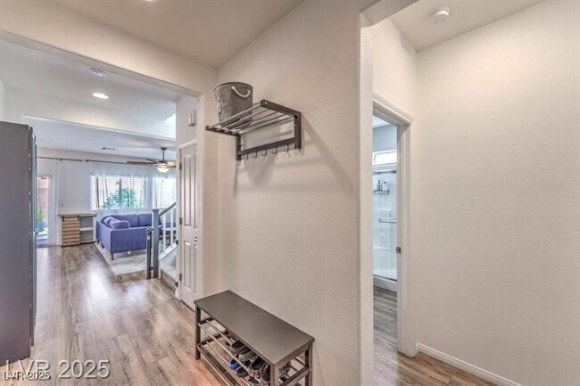 Foto del edificio - 10598 Cliff Lake St