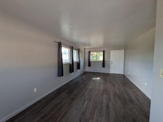 Foto del edificio - 12800 E 13th Pl