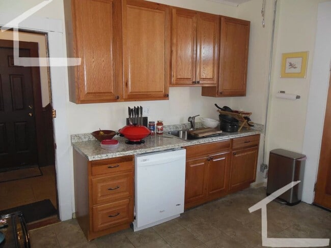 Building Photo - Huge 4-bedroom on GL-B @ Harvard in Allston