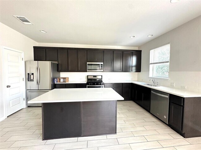 Building Photo - 2724 Stone Branch Dr