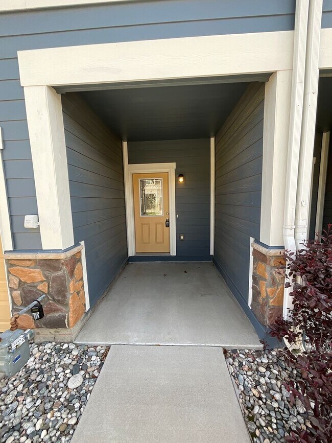 Building Photo - 3 Bedroom Townhome Available Near Hancock ...