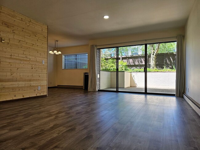 Building Photo - Greenwood Apartments
