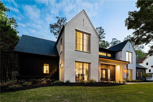 Building Photo - 2742 Winding Ln NE