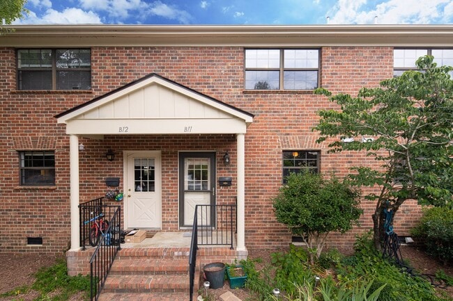 Fabulous 2 BD Carrboro Townhouse in White Oak Community! - Fabulous 2 BD Carrboro Townhouse in White Oak Community!