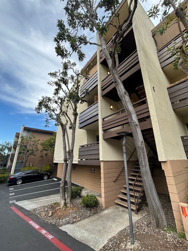 Primary Photo - 1 bed 1 bath Condo for Rent in Mission Valley