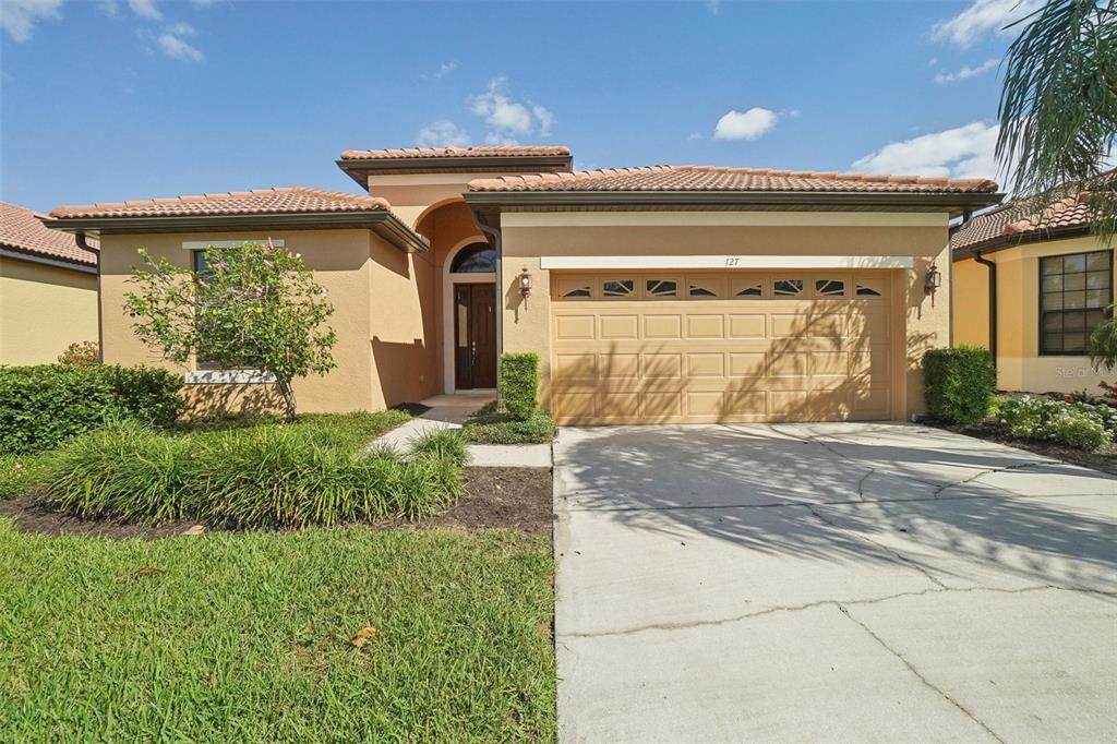 Foto principal - 127 Silver Falls Dr