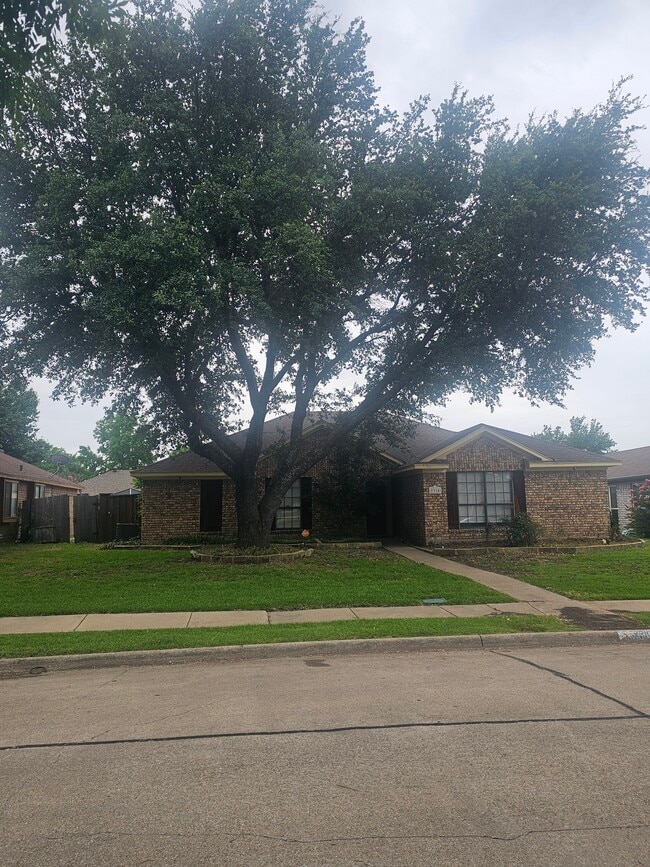 Photo - 2310 Cortland Cir House