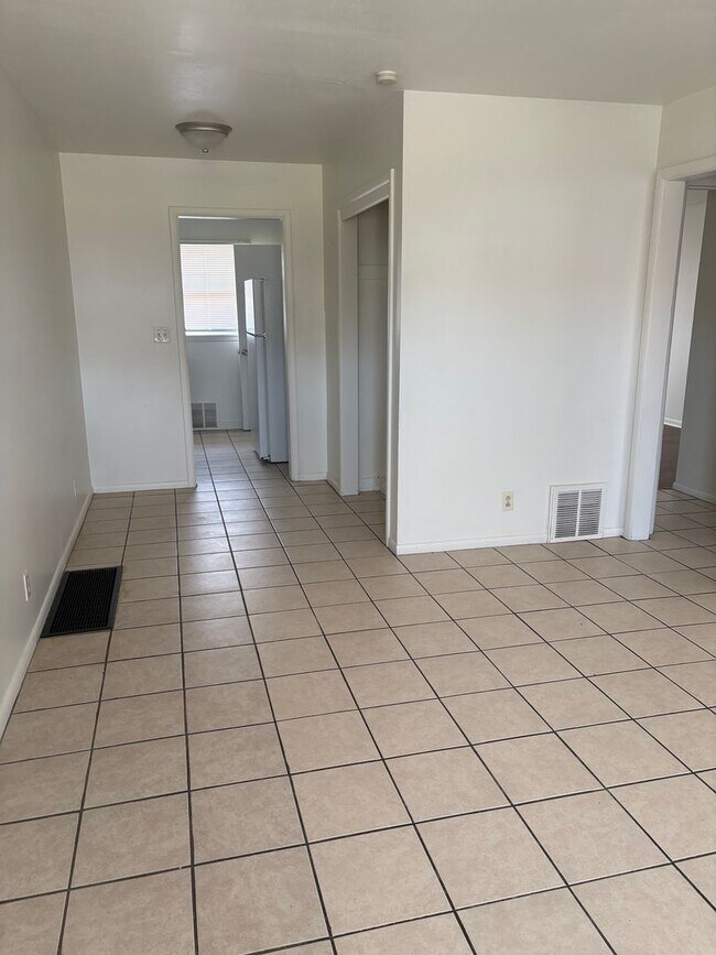 Foto del edificio - 2BR/1BA Updated Home – Vouchers Welcome!