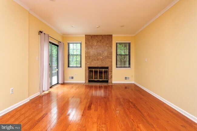 Building Photo - 22 Manor Dr