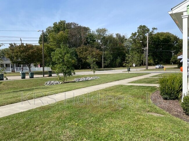 Foto del edificio - 8218 Tidewater Dr