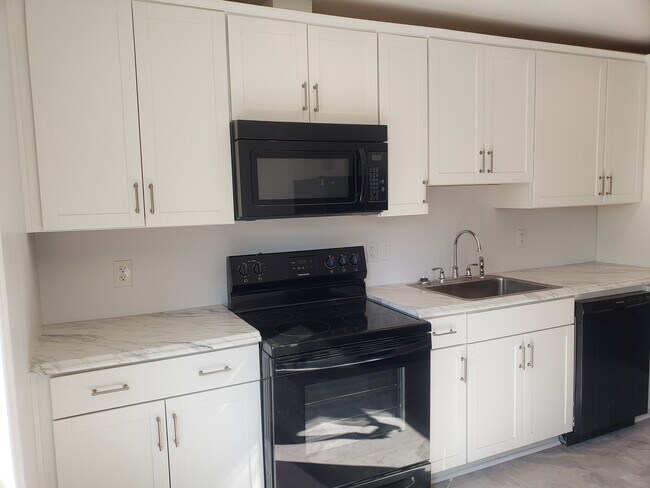 Unit 503 Kitchen - 503 E Brookland Park Blvd