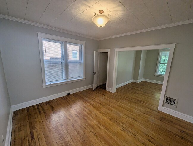 Building Photo - 5707 Dewey Ave