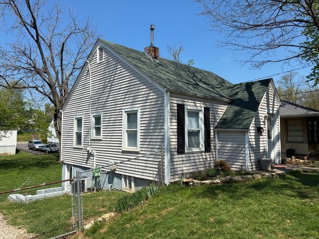 Building Photo - 504 Henry St